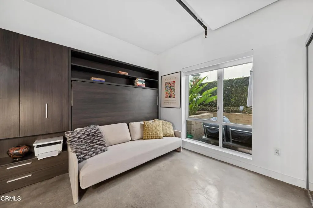 645 W 9th Street 200, Los Angeles, California 90015 home-pic-12